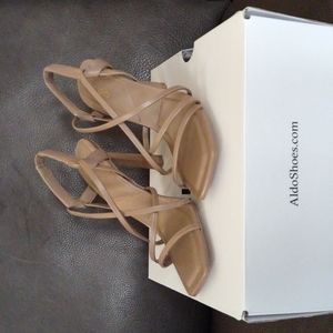 Aldo Amilia Shoe in Other Grey. Size 6.5.